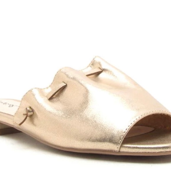 Qupid Shoes - NIB—Qupid gold slides size 7